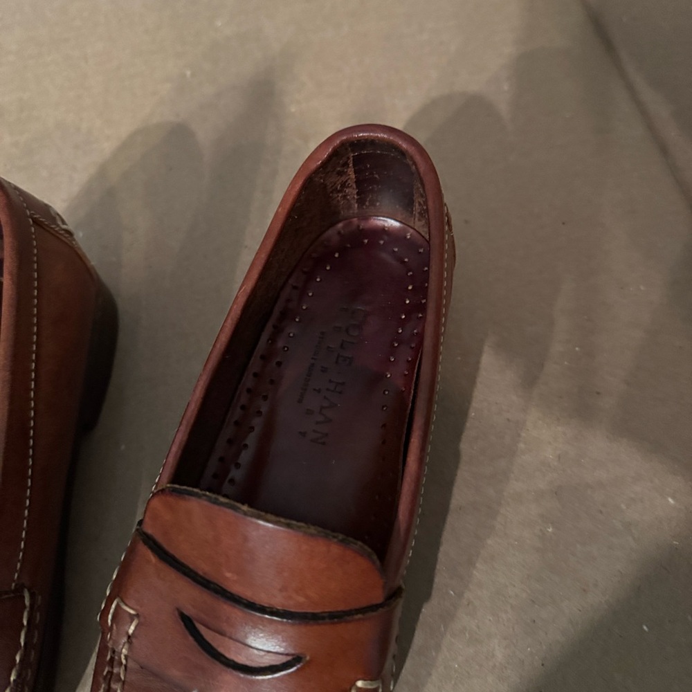 COLE HANN LEATHER LOAFERS SIZE 7
Women’s Nice Condition! - Picture 10 of 11